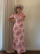 Load image into Gallery viewer, Vintage 40s Floral Dress
